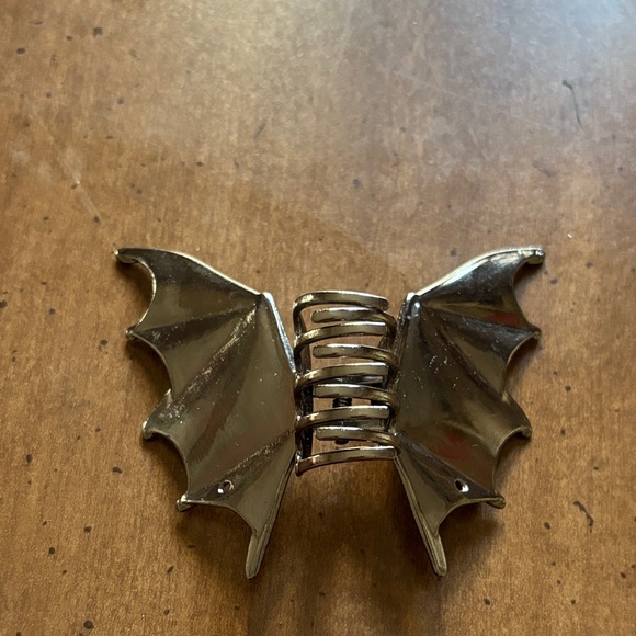 Silver Bat Hair Clip - Picture 2 of 2